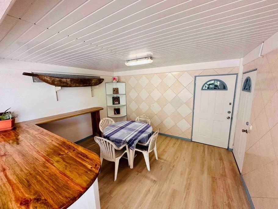 Meri Lodge Huahine Fare Eksteriør billede